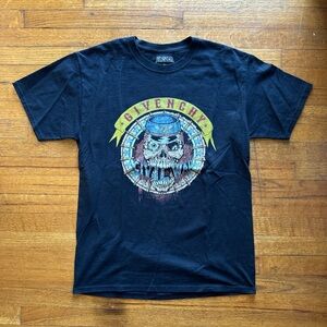 PRELOVED • T-SHIRTS
Men • Size M • Excellent condition
Guns and Roses Tour Tee